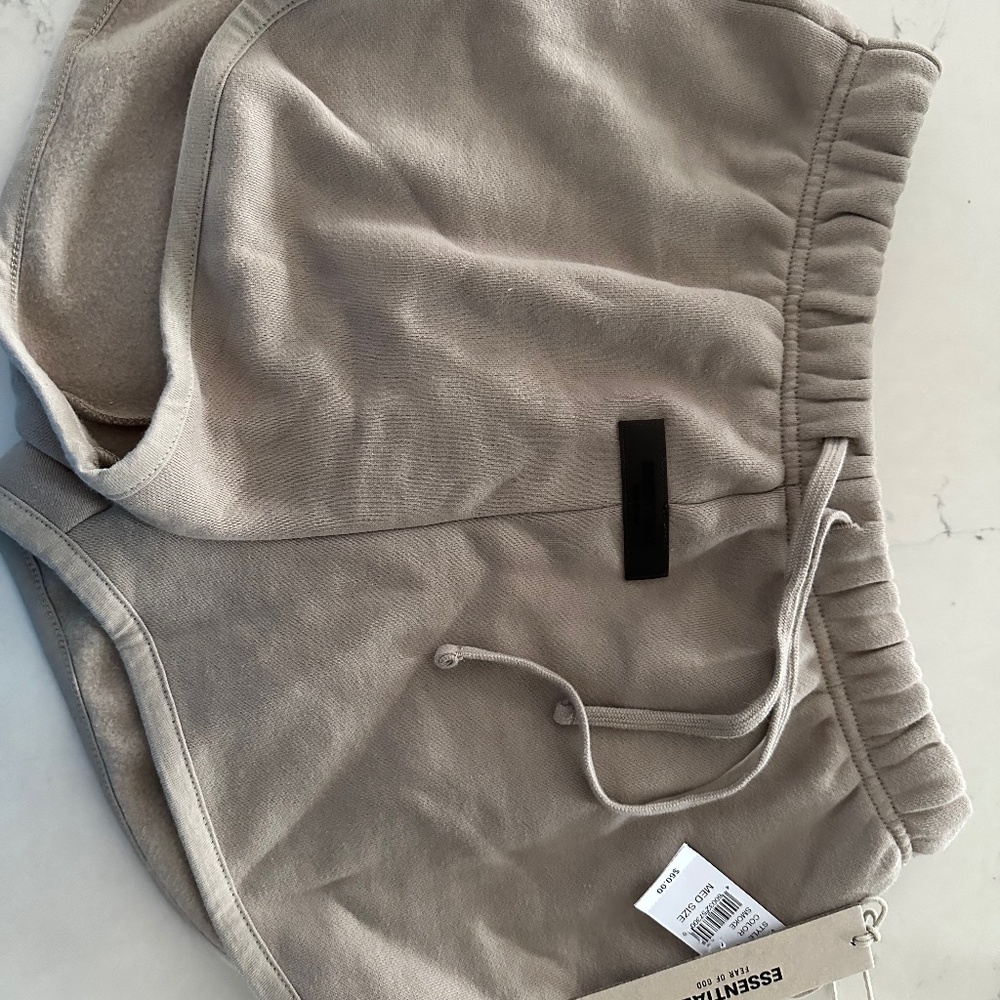 Essentials fear of god fleece shorts